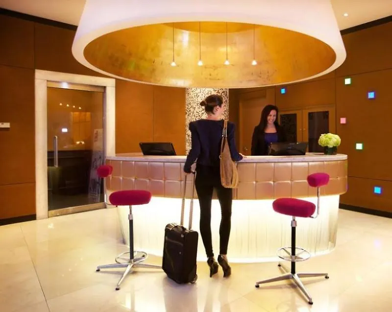 **** Hotel OPUS Vancouver Canada