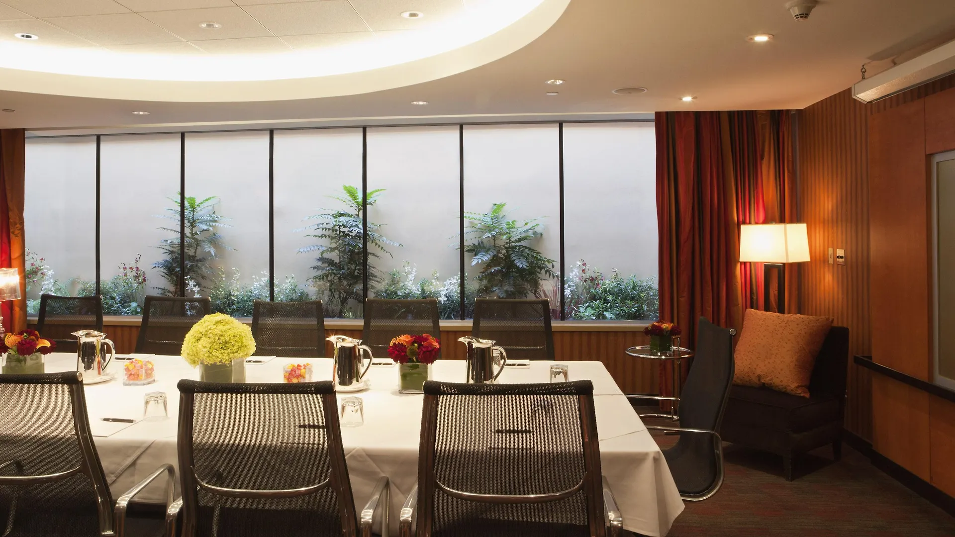 Opus Vancouver 4*,