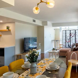 Large 2 Bedrooms Besides Cn Tower Apartment Toronto