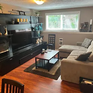 Cozy And Modern 3 Bedroom In Location! Holiday home Victoria