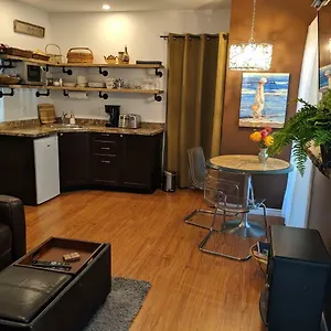 Oceanspray Hideaway Apartment North Saanich