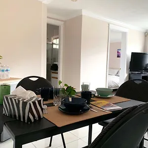 Skytrain Suite: Comfort Near Metro & Downtown Villa
